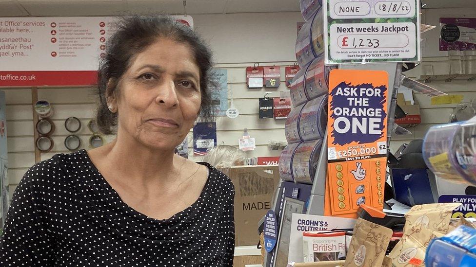 Gita Samani , Shopkeeper