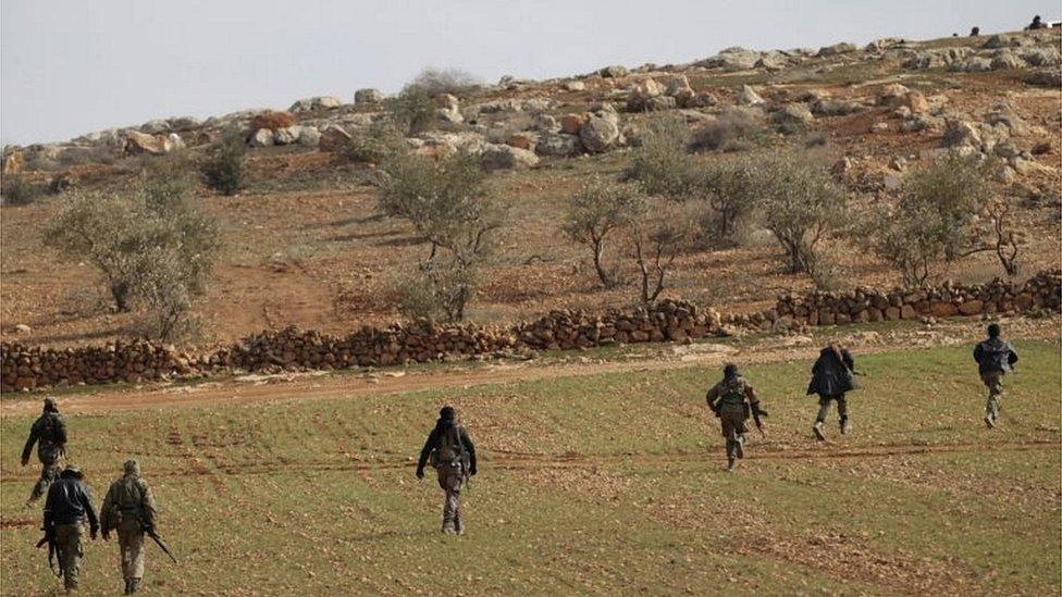 Prot-Turkish fighters on outskirts of Al-Bab (04/02/17)