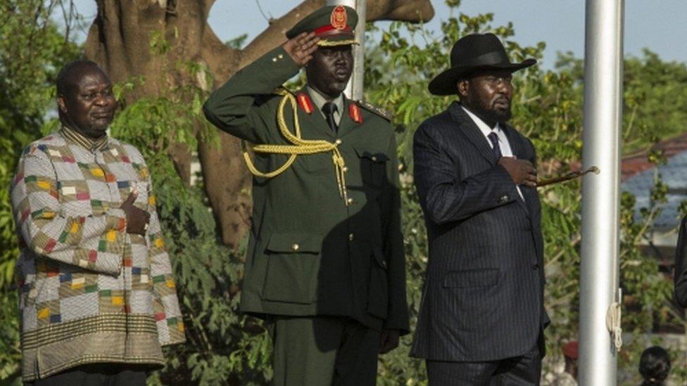 Riek Machar (L) and Salva Kiir (R)