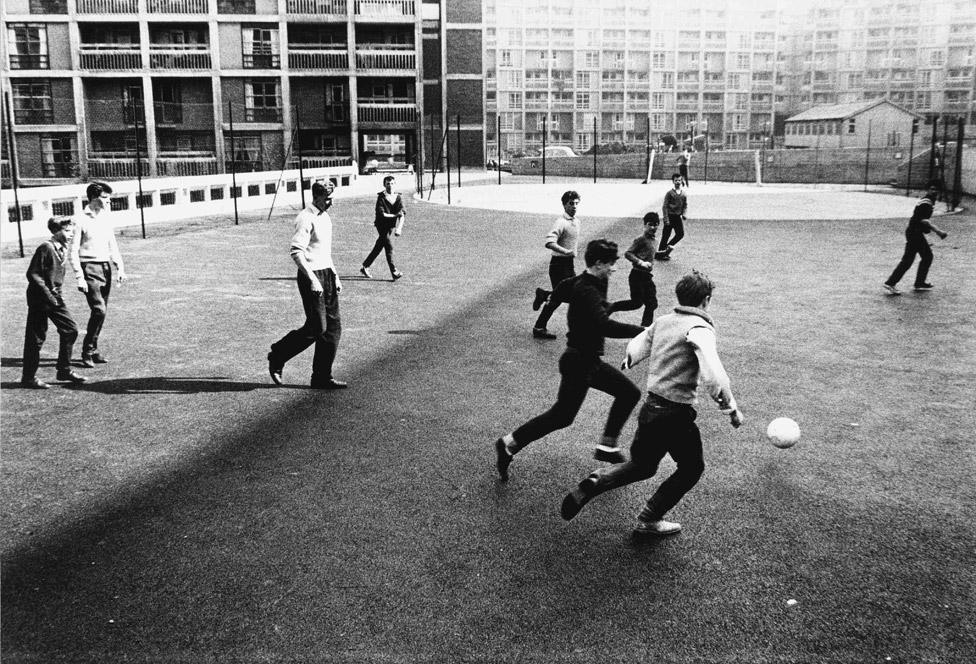 Roger Mayne, Park Hill Estate, Sheffield, 1961