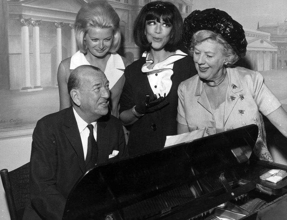 Noel Coward, Jan Waters, Fenella Fielding and Cicely Courtneidge