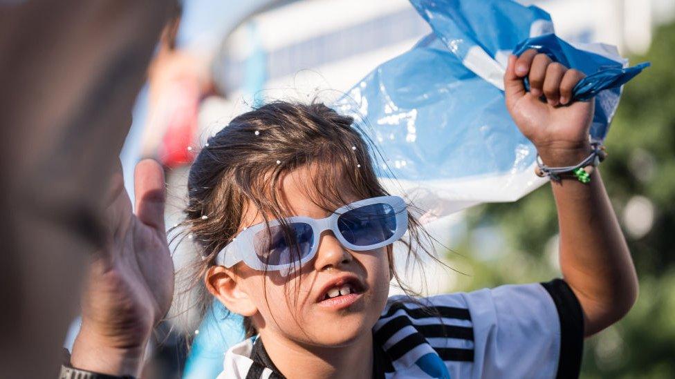 Fans of the Argentine national team in the city of Buenos Aires supporting their team the day of the Qatar 2022 FIFA World Cup final against the France national football team in front of the obelisk of Plaza de la Republica, Buenos Aires, Argentina on December 18, 2022.