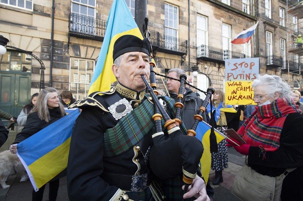 Demonstration outside Russian Consulate