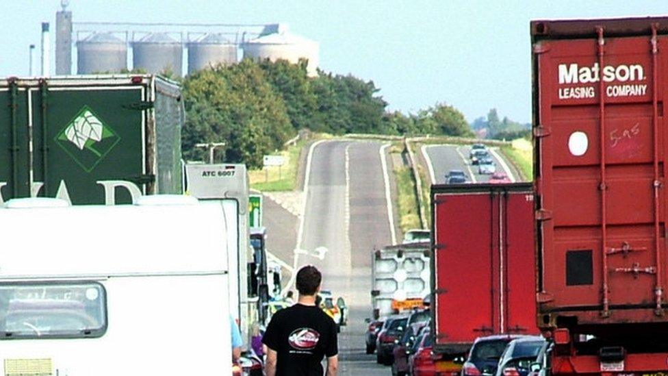 Traffic queues on A14 near Bury St Emdunds