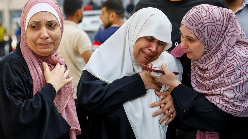 women grieve at Gaza hospital 11 Oct