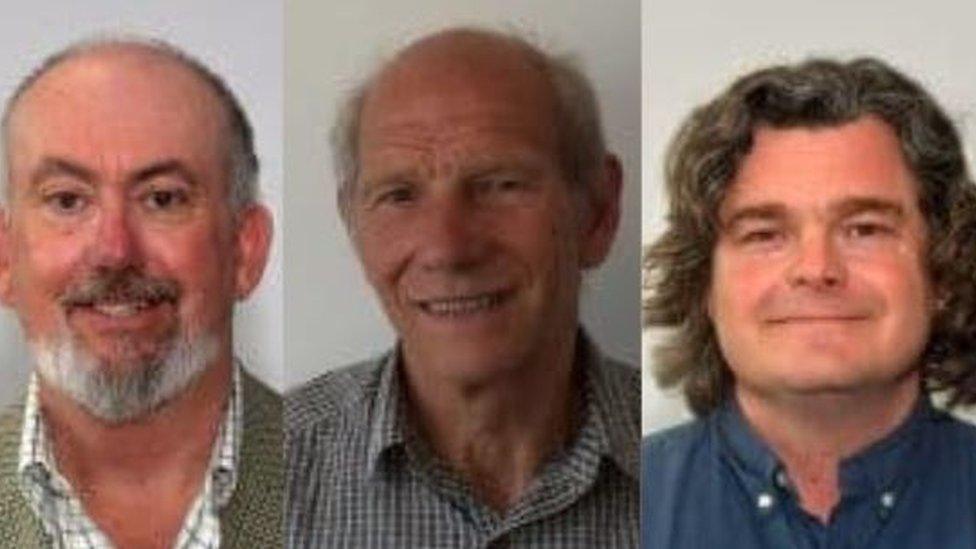 Peter Pilkington and Philip Stone resign from the Lib Dems and Marcus Kravis becomes independent