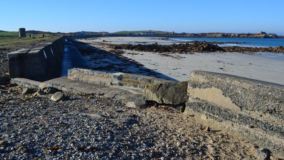 The sea wall at L'Ancresse