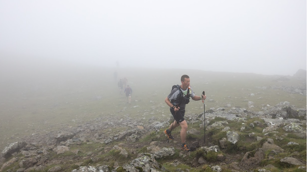 Cadair Idris dan gwmwl yn ystod trydydd diwrnod y ras