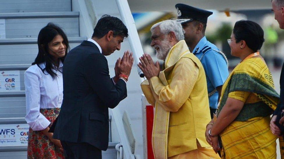 Rishi Sunak arriving in Delhi with his wife Akshata Murty