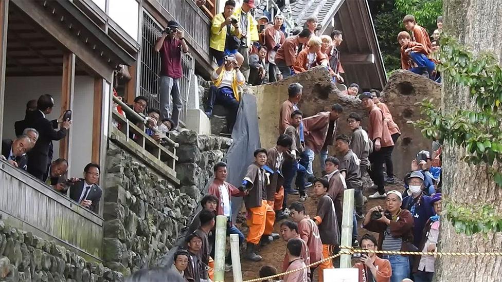 Parishioners line the ramp up to the wall