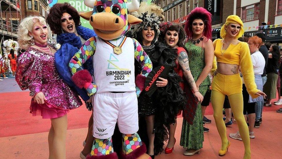 Drag queens and Perry