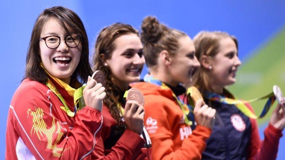 Fu Yuanhui on the medal podium in Rio (8 Aug 2016)