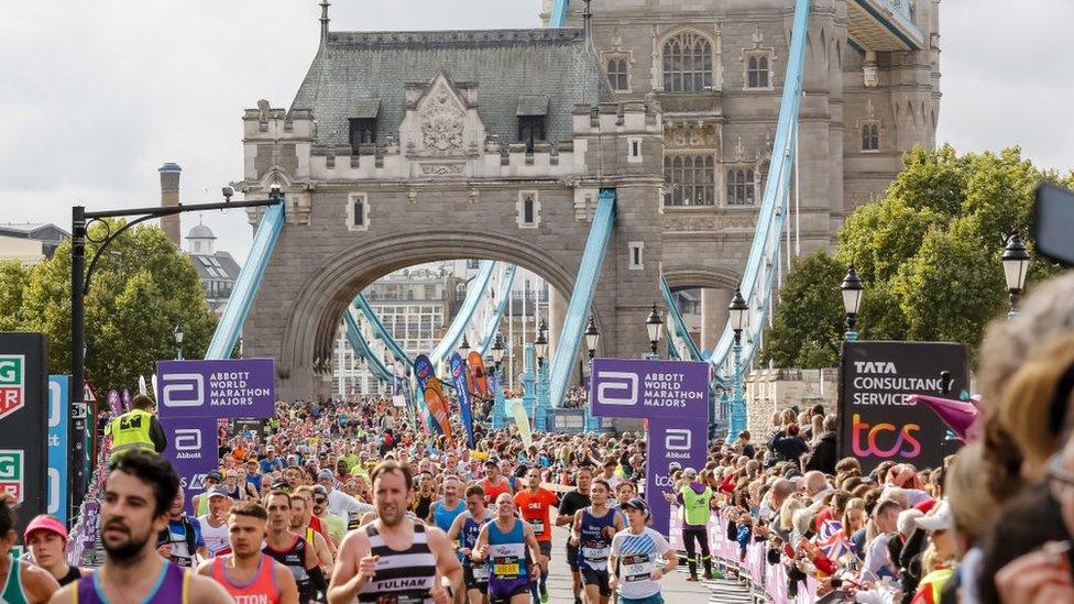 people-running-in-london-marathon.