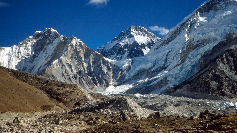 mount-everest-himalayas.