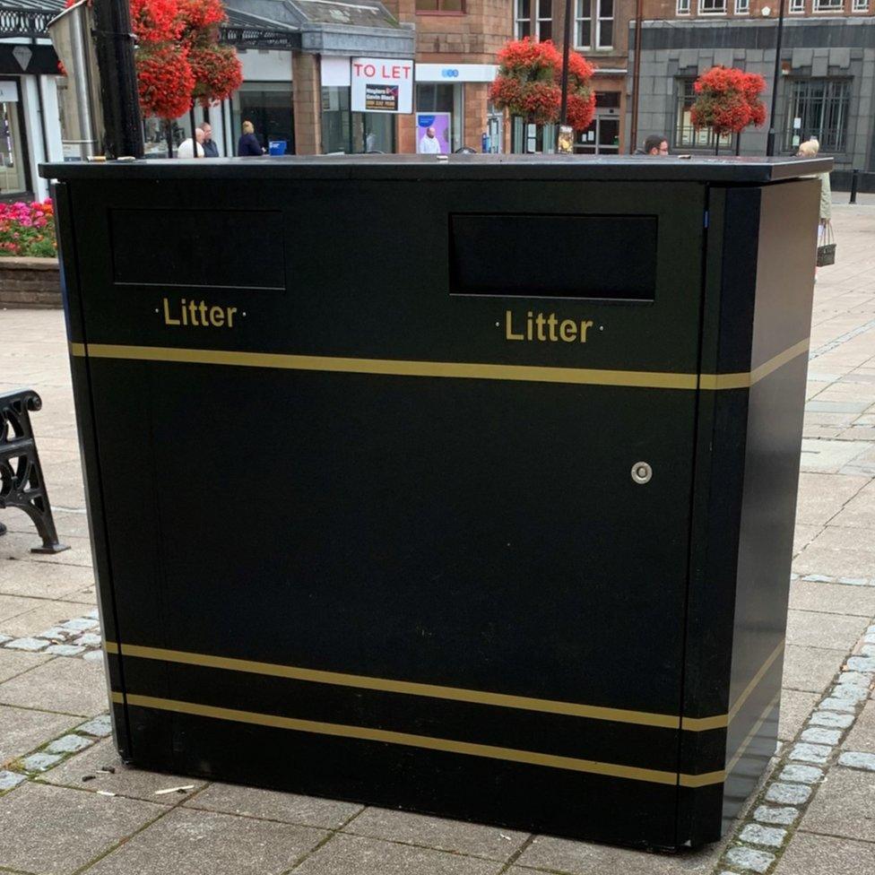 Gull proof bin