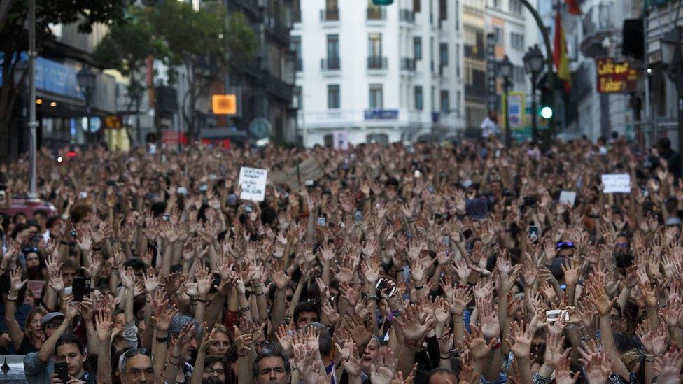 Demonstrators in Madrid outside the Ministry of Justice - 26 April