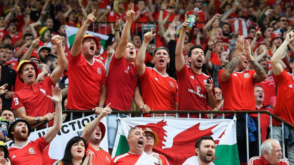 Wales fans inside the Stade Bollaert-Delelis