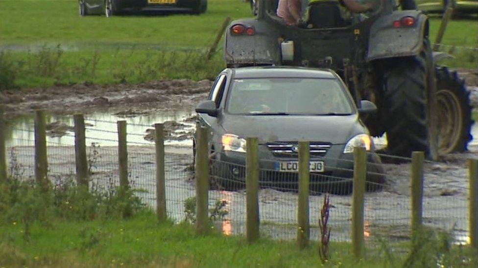 cars stuck in rain water and mud at Festival no.6