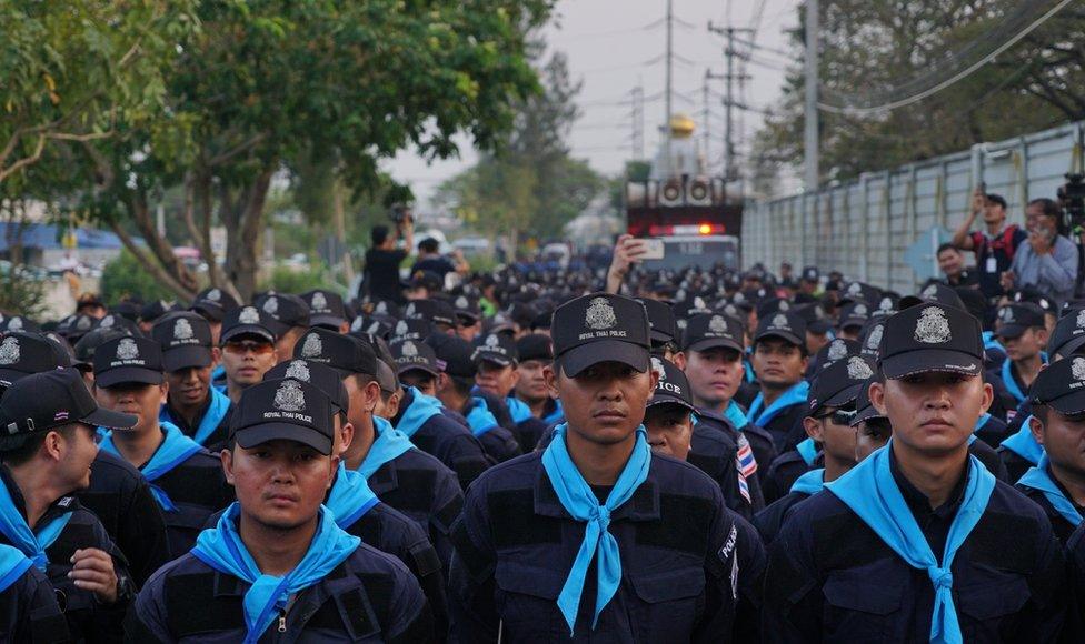 Thailand police personnel surrounded the Dhammakaya sect temple in Pathum Thani, north of Bangkok, Thailand, Sunday, 19 February 2017