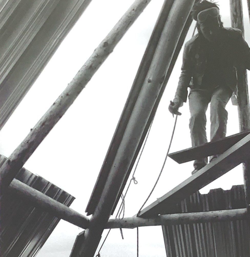 Tony Szymkow building the Pyramid Stage