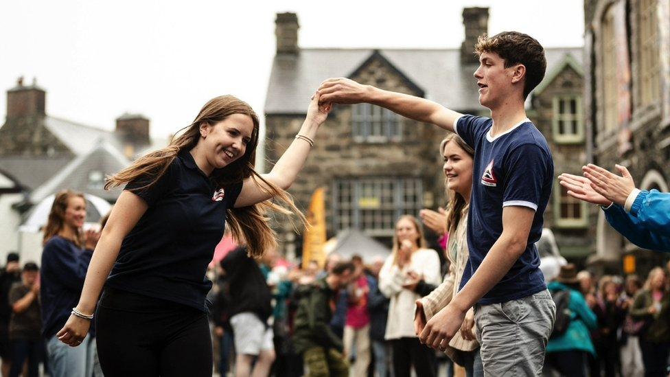 Galw Twmpath yn Sesiwn Fawr Dolgellau