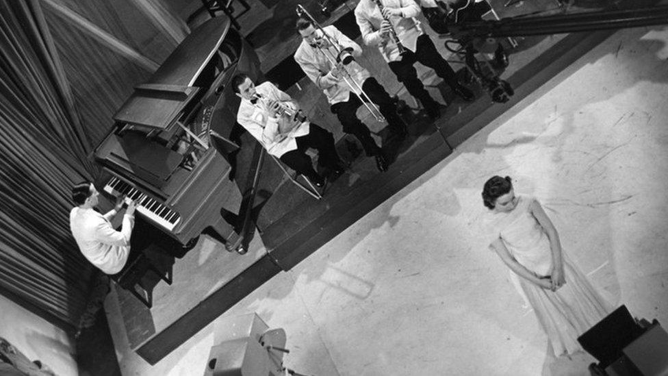 Lynn broadcasting with Ambrose and his Orchestra in 1938