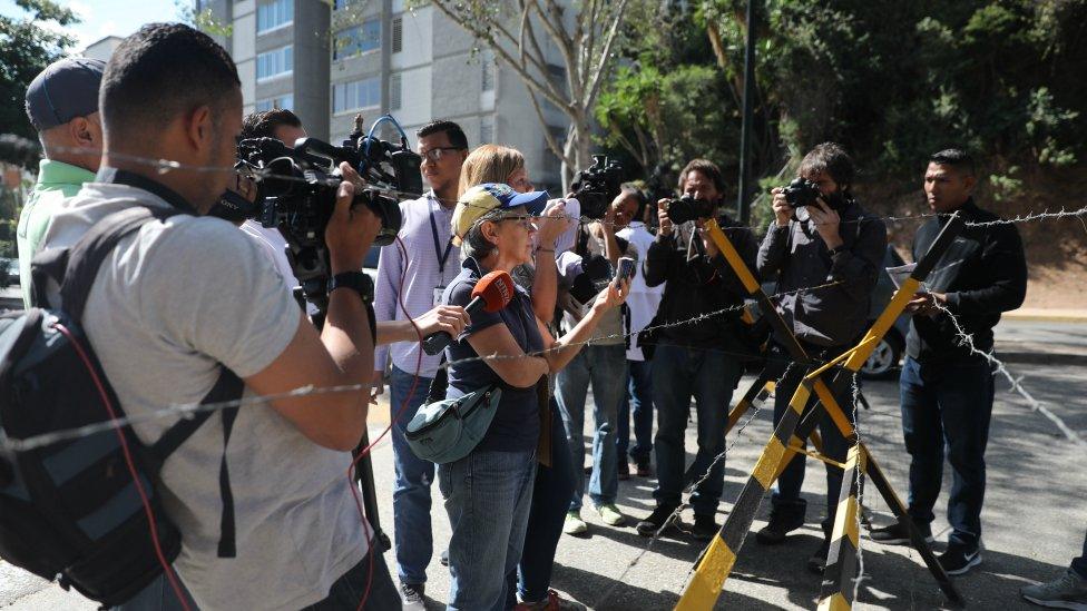 Opposition supporters arrive at the Fuerte Tiuna military installation to deliver the amnesty offer, in Caracas, Venezuela, 27 January 2019