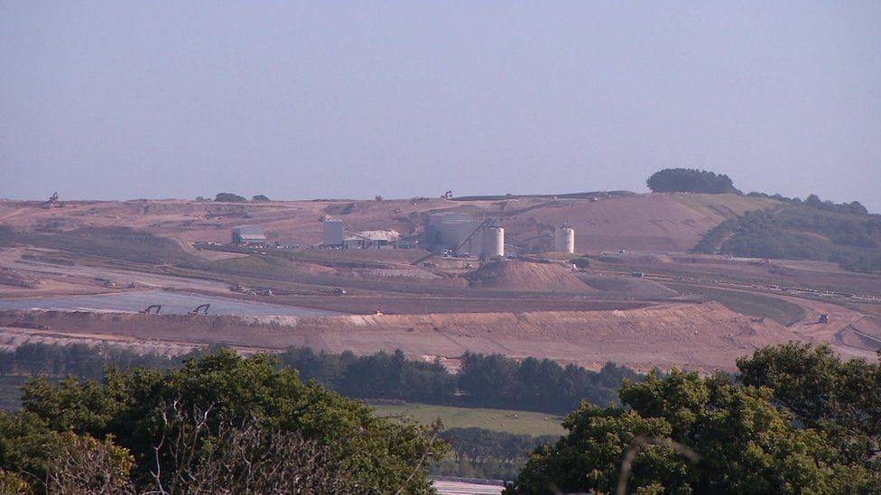 A photo of the mine.