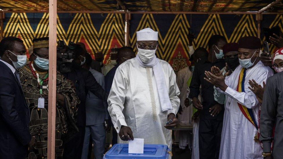 Chadian President Idriss Déby casts his ballot at a polling station in N'djamena, on April 11, 2021.