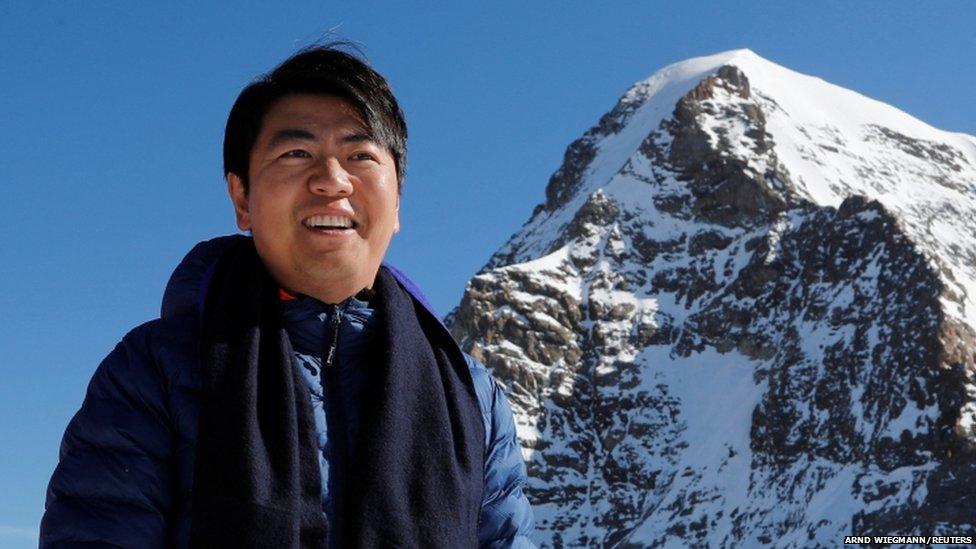 Lang Lang by a mountain