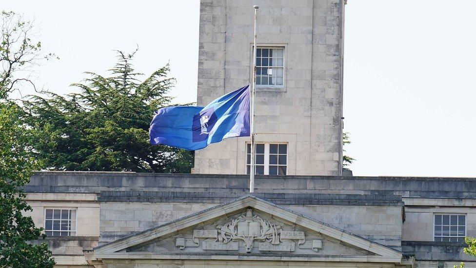 Half mast flag