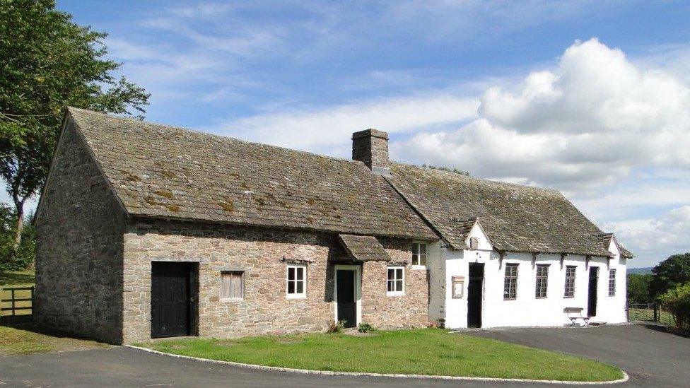 Capel Maesyronnen, Y Clas-ar-Wy