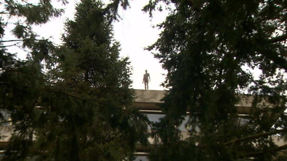 Antony Gormley statue