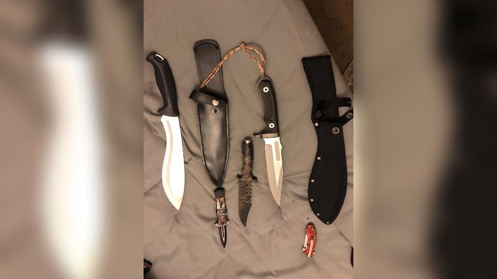 Seized knives