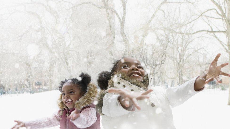 two-girls-play-in-snow