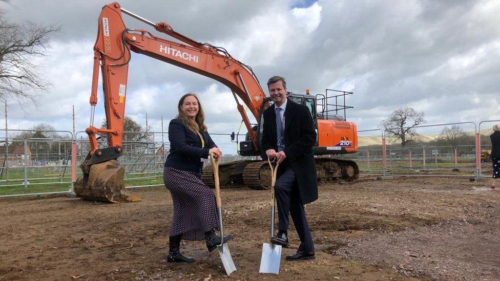 Cllr Jane Davies and Executive Headteacher Sean McKeown