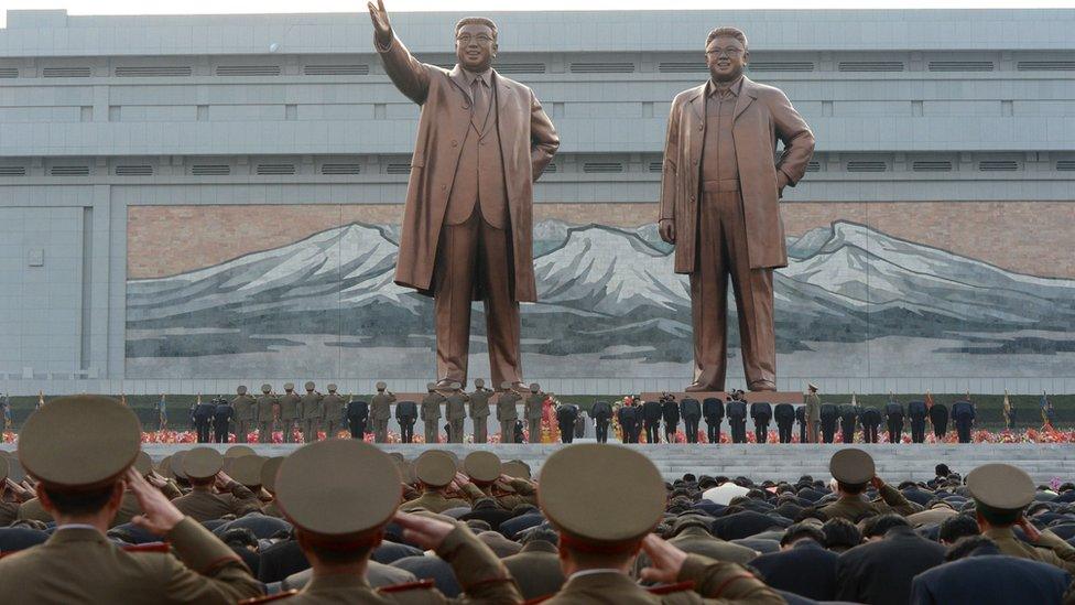 Statues of Kim Il-sung and Kim Jong-il in Pyongyang