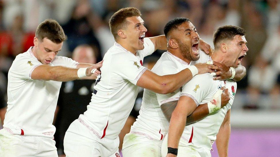 england-rugby-players-celebrating.