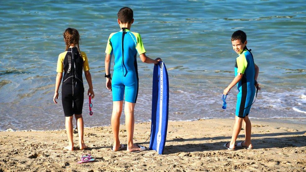 kids-at-beach.