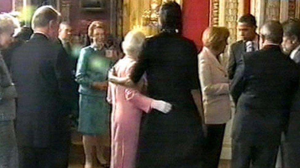 michelle hugs the queen