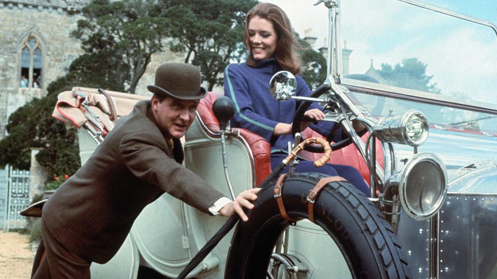 Patrick Macnee and Diana Rigg in The Avengers