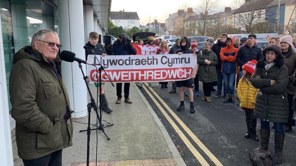 Dafydd Iwan at the rally