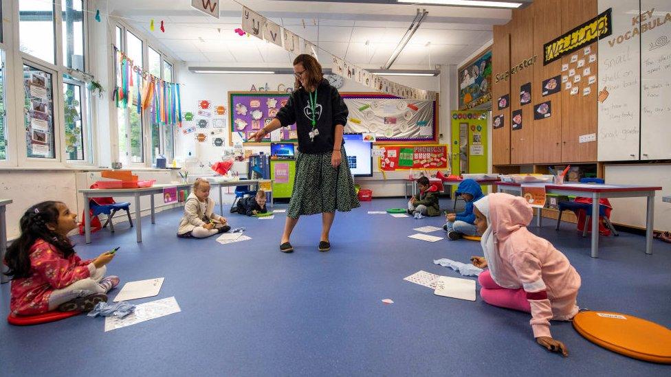 School-classroom-with-children-sitting-2m-apart