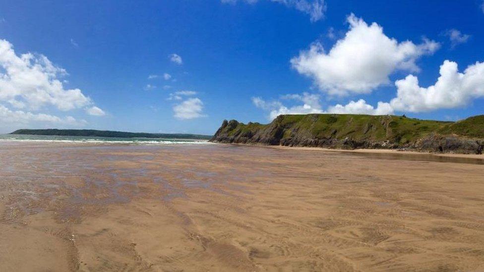 Bae'r Tri Chlogwyn yng Ngŵyr