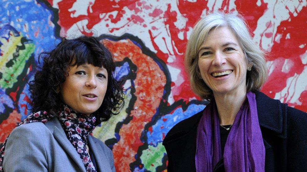 Emmanuelle Charpentier (L) and Jennifer Doudna