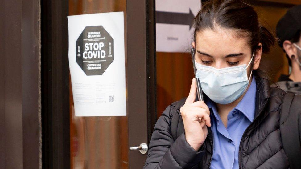 Spanish woman wearing mask on 4 December 2021 in Valencia