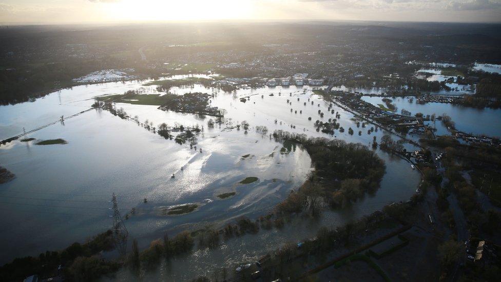 Thames floods at Chertsey