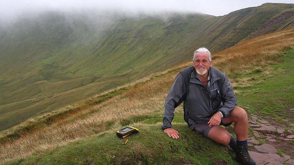 Myrddyn ar gopa mynydd Fan y Big yn y Bannau Brycheiniog