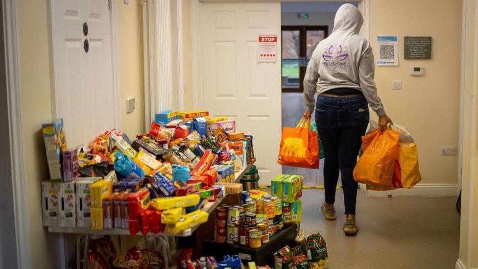 woman-in-foodbank.