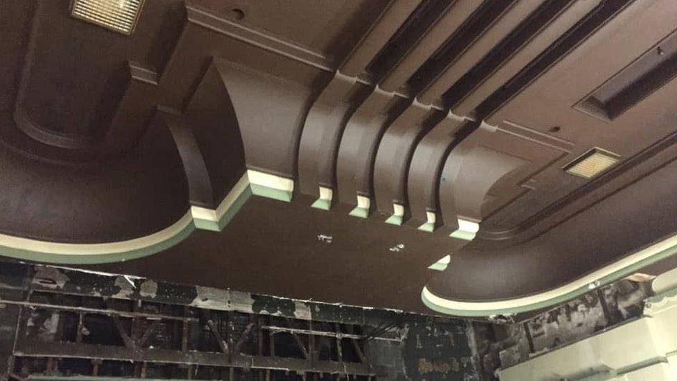 Photos of the cinema ceiling